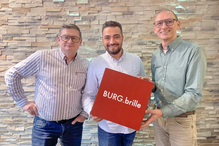 Die beiden Inhaber zusammen mit ihrem Mitarbeiter